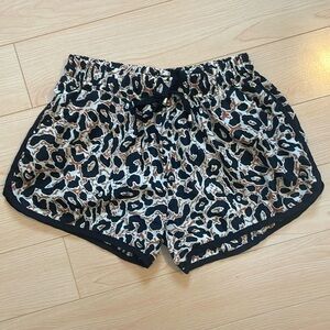 Leopard print shorts 🐆